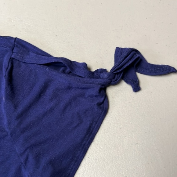 Basic Blue Tshirt with ties on sleeves - Picture 7 of 8